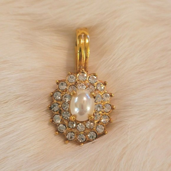 Roman Jewelry - Vintage Roman Rhinestone Pendant Victorian Cabochon Gold Tone Signed 6292